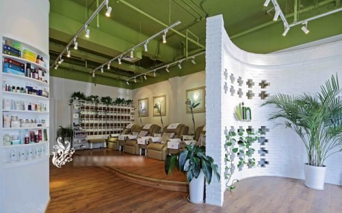 48 Sets Creative Nail Shop Design and Decorating Ideas - Massage Sofa