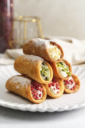 24 Desserts Girls Love The Best Of All Time - Italian Cannoli