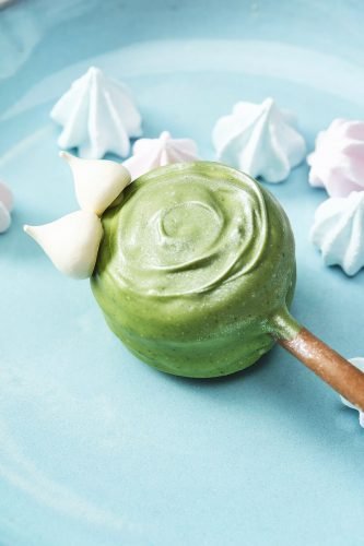 24 Desserts Girls Love The Best Of All Time - Macaron Lollipop