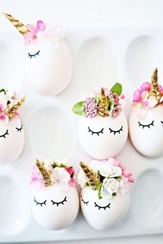  32 Easy & Funny Ideas to Dye Easter Eggs with Kids